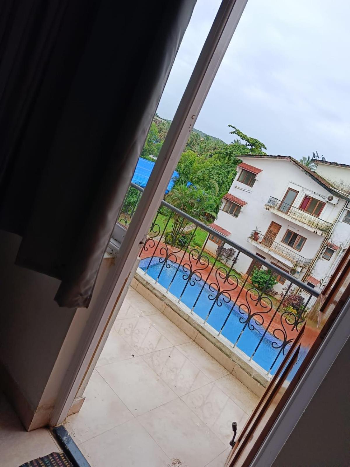 Ronne'S Little Baga Service Apartments Extérieur photo