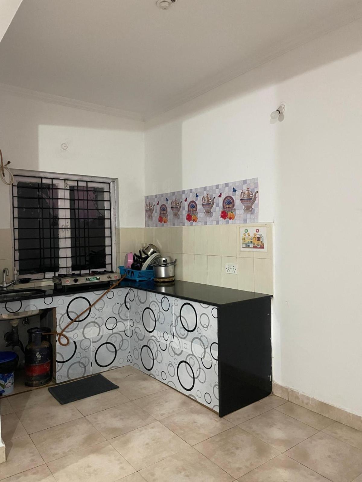 Ronne'S Little Baga Service Apartments Extérieur photo